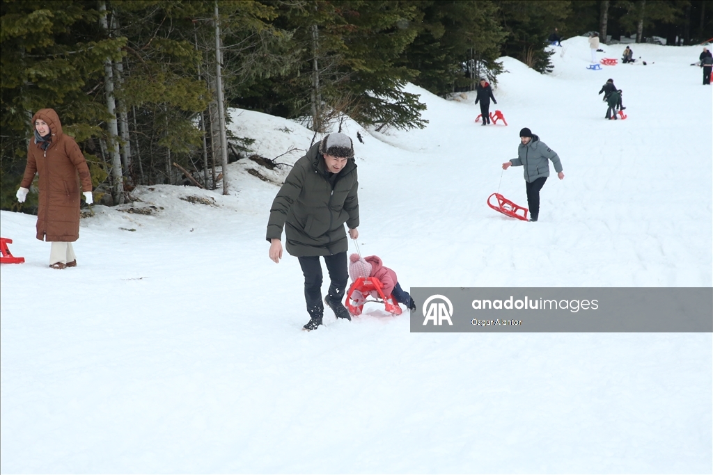 lgaz Yurduntepe Kayak Merkezi ziyaretçileri keyifli bir gün geçirdi