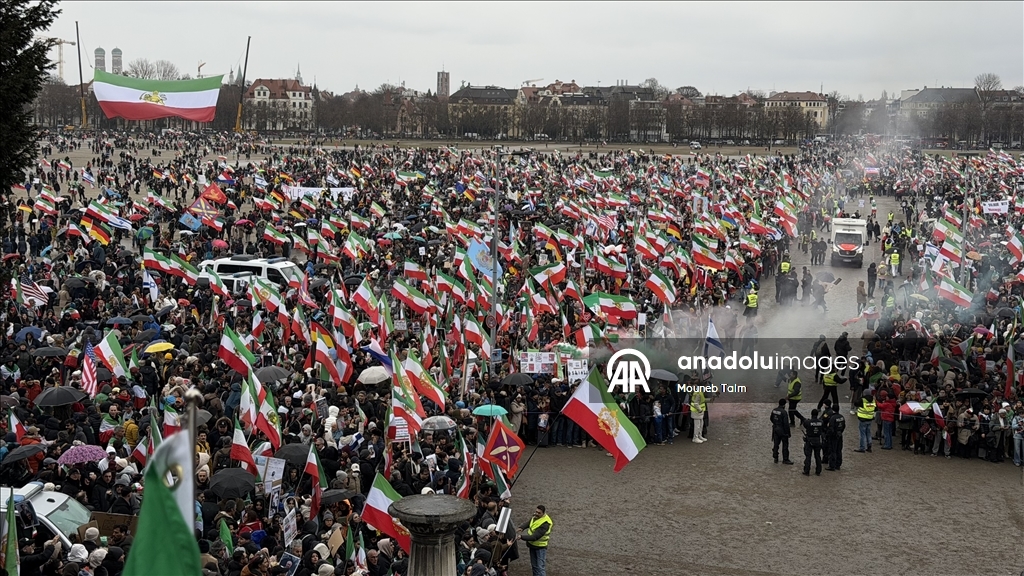 Almanya'da binlerce kişi İran karşıtı gösteri düzenledi