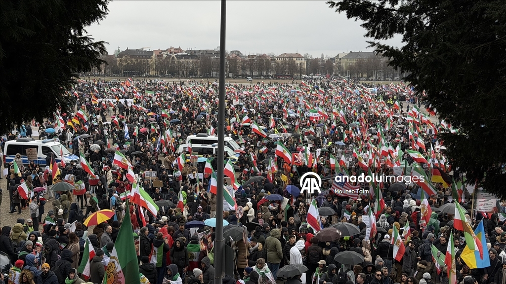 Almanya'da binlerce kişi İran karşıtı gösteri düzenledi