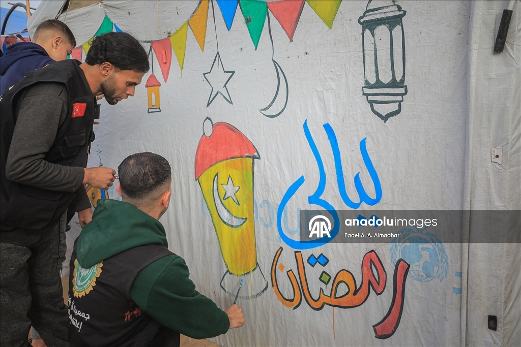  Gazze’deki yerinden edilmiş Filistinli çocukların yüzü Ramazan etkinliğiyle güldü