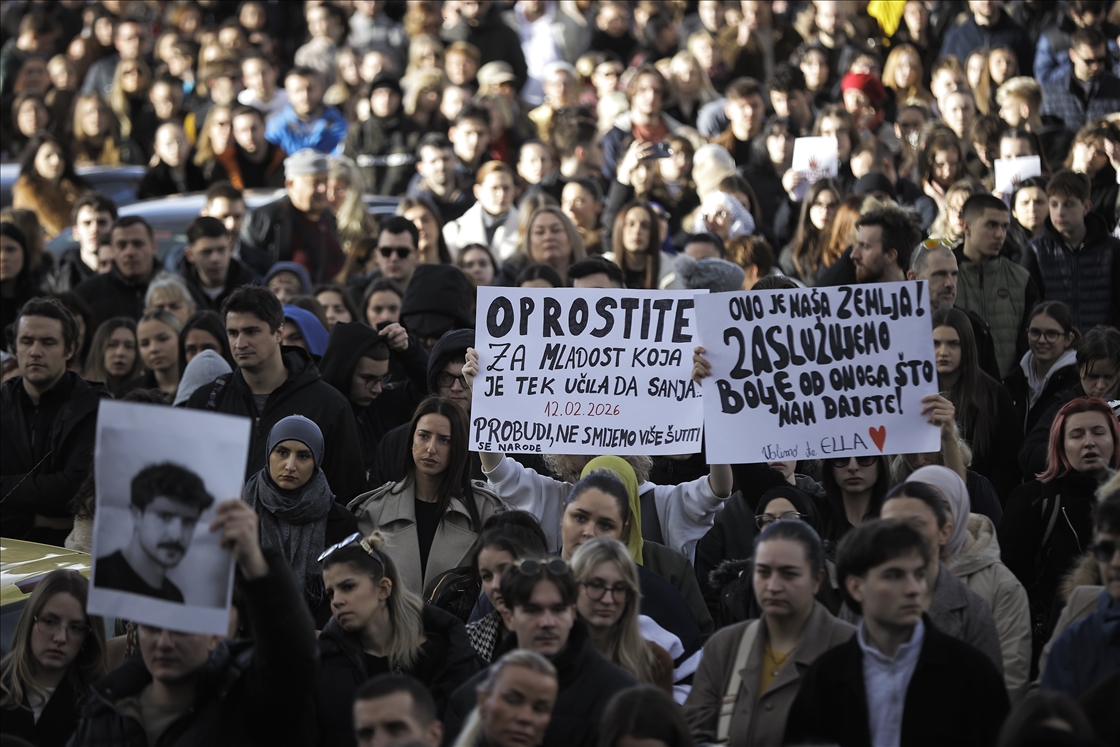 Nekoliko hiljada građana Sarajeva na protestu zatražilo odgovornost nadležnih zbog tragične tramvajske nesreće