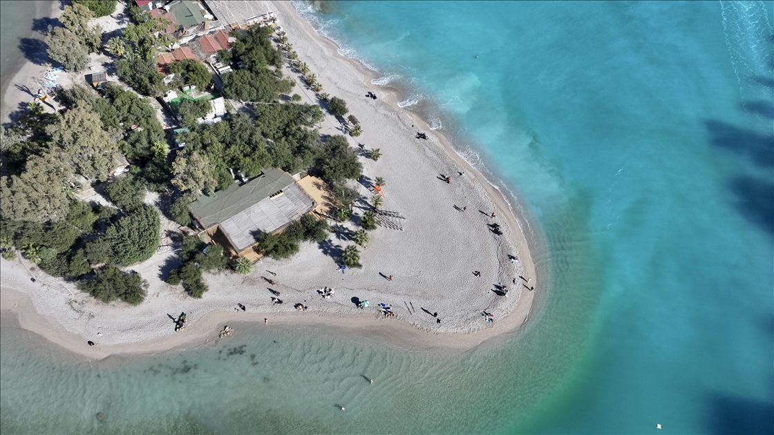Fethiye'de Ölüdeniz'in rengi turkuaza döndü