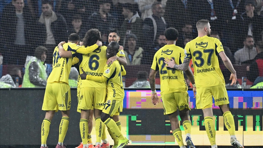Fenerbahçe, deplasmanda Trabzonspor’u 3-2 mağlup etti