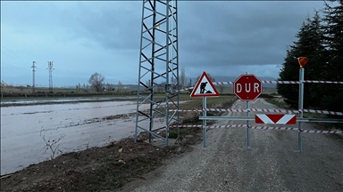 Yağışlar birçok ilde hayatı olumsuz etkiledi