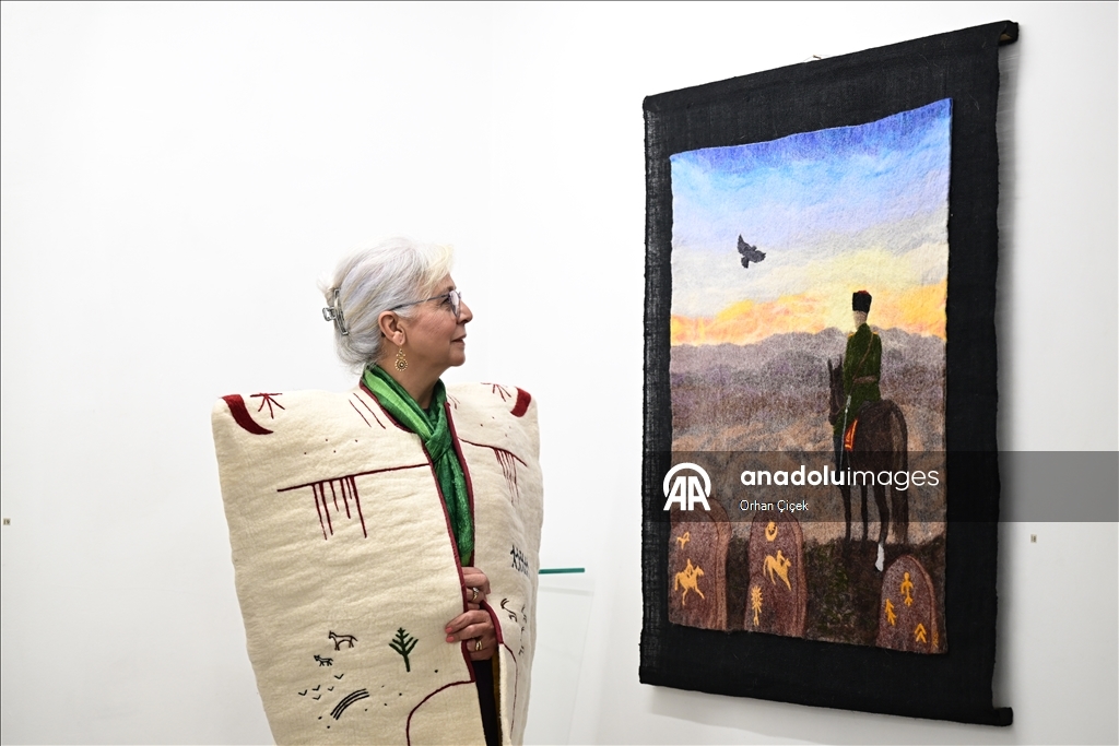 لإحياء تراث حضاري.. فنانة تركية تحاكي بالنسيج رسوما قديمة