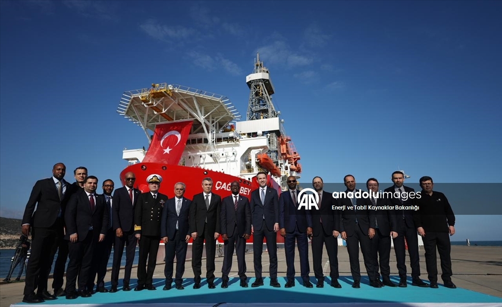 Çağrı Bey sondaj gemisi ilk görev yeri Somali'ye uğurlandı