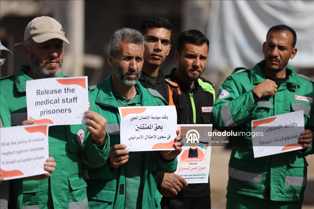 İsrail hapishanelerinde tutuklu bulunan doktor ve sağlık görevlilerin meslektaşları gösteri düzenledi