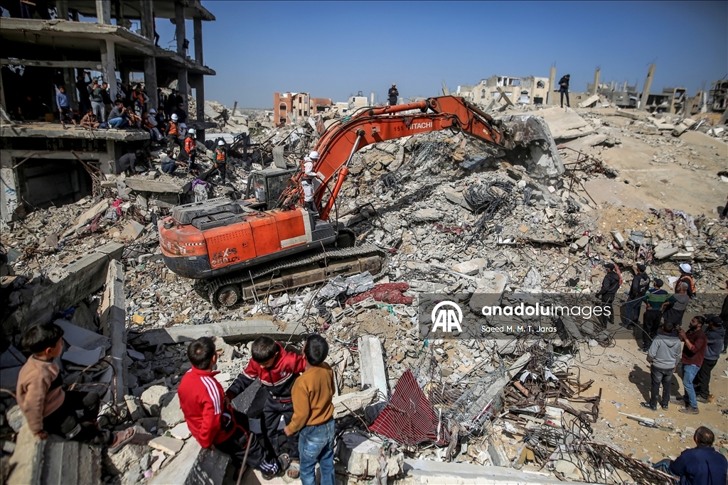 غزة تطلق حملة "إكرام الشهداء" لانتشال المفقودين من تحت الأنقاض