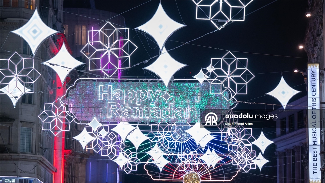 Londra'nın ünlü Coventry Caddesi  ramazan için süslendi