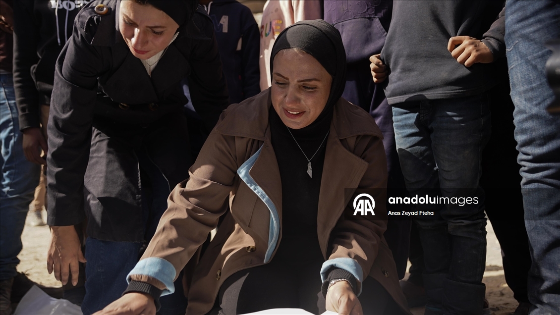 Gazze’nin kuzeyinde enkaz altındaki Filistinlilerin cenazelerine ulaşıldı