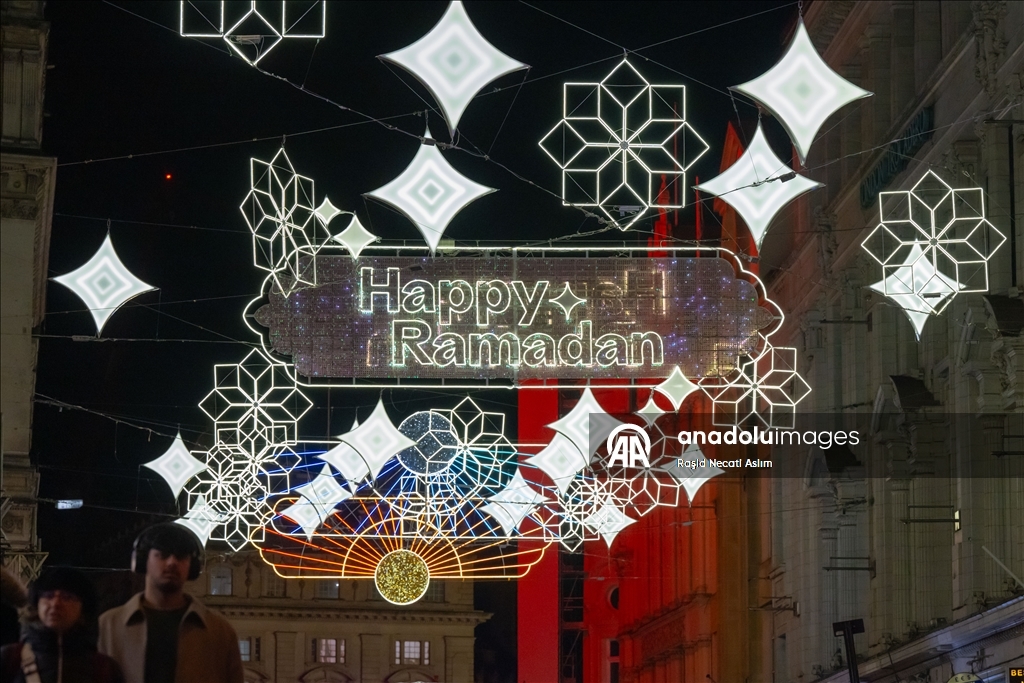 Londra'nın ünlü Coventry Caddesi  ramazan için süslendi