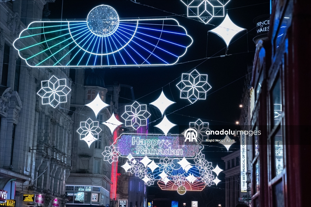 Londra'nın ünlü Coventry Caddesi  ramazan için süslendi