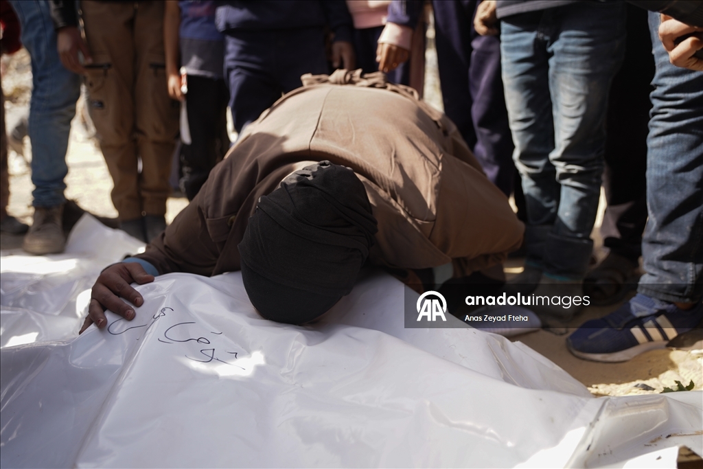 Gazze’nin kuzeyinde enkaz altındaki Filistinlilerin cenazelerine ulaşıldı