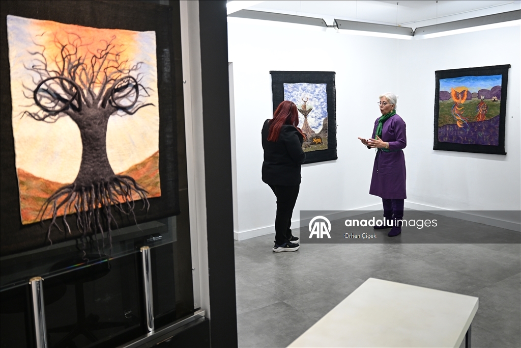 لإحياء تراث حضاري.. فنانة تركية تحاكي بالنسيج رسوما قديمة