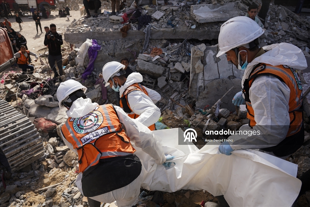 Gazze’nin kuzeyinde enkaz altındaki Filistinlilerin cenazelerine ulaşıldı