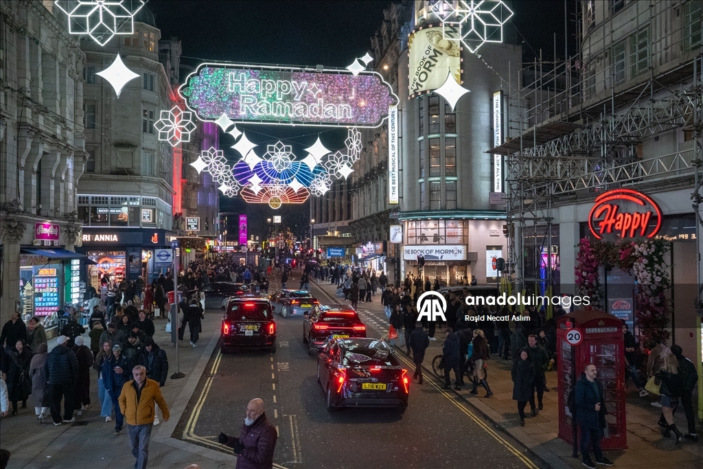Londra'nın ünlü Coventry Caddesi  ramazan için süslendi