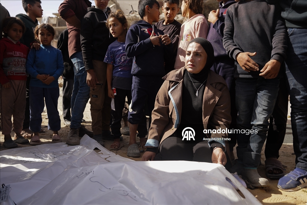 Gazze’nin kuzeyinde enkaz altındaki Filistinlilerin cenazelerine ulaşıldı