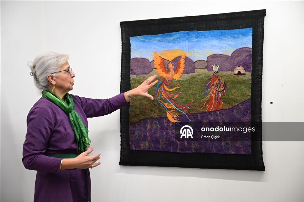 لإحياء تراث حضاري.. فنانة تركية تحاكي بالنسيج رسوما قديمة