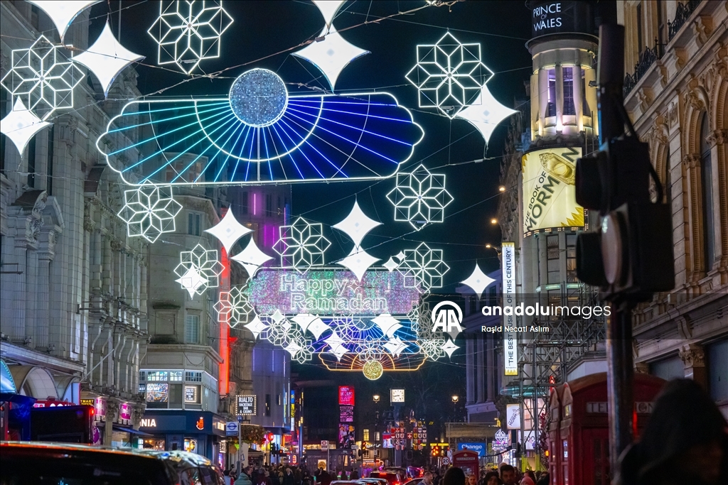Londra'nın ünlü Coventry Caddesi  ramazan için süslendi