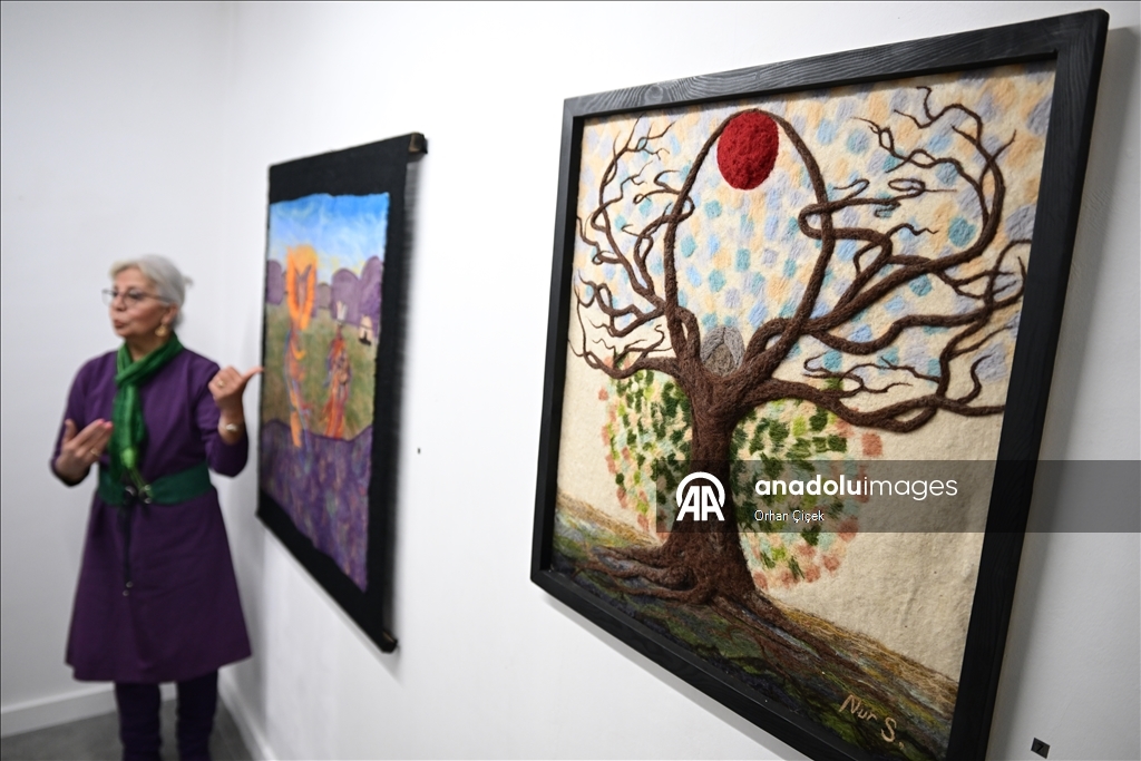 لإحياء تراث حضاري.. فنانة تركية تحاكي بالنسيج رسوما قديمة