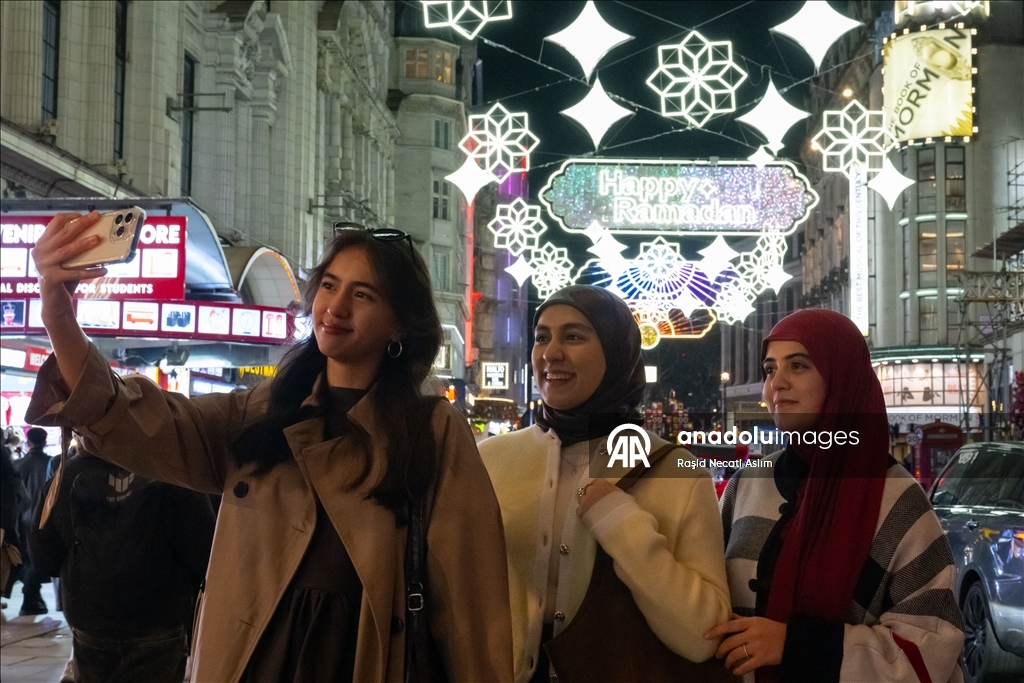 Londra'nın ünlü Coventry Caddesi  ramazan için süslendi