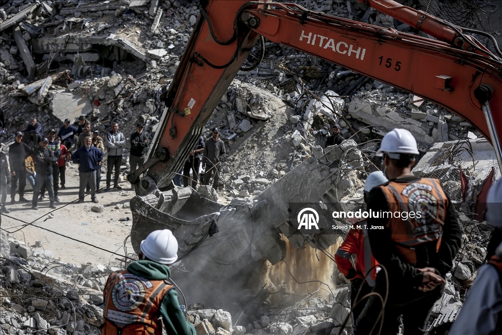 غزة تطلق حملة "إكرام الشهداء" لانتشال المفقودين من تحت الأنقاض