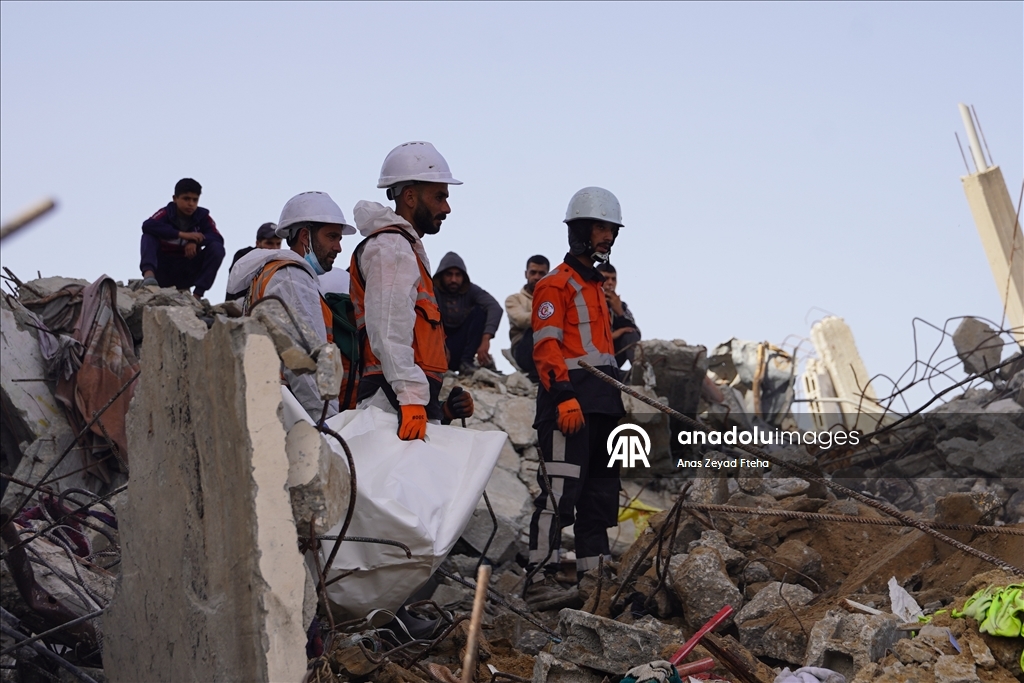 Gazze’nin kuzeyinde enkaz altındaki Filistinlilerin cenazelerine ulaşıldı