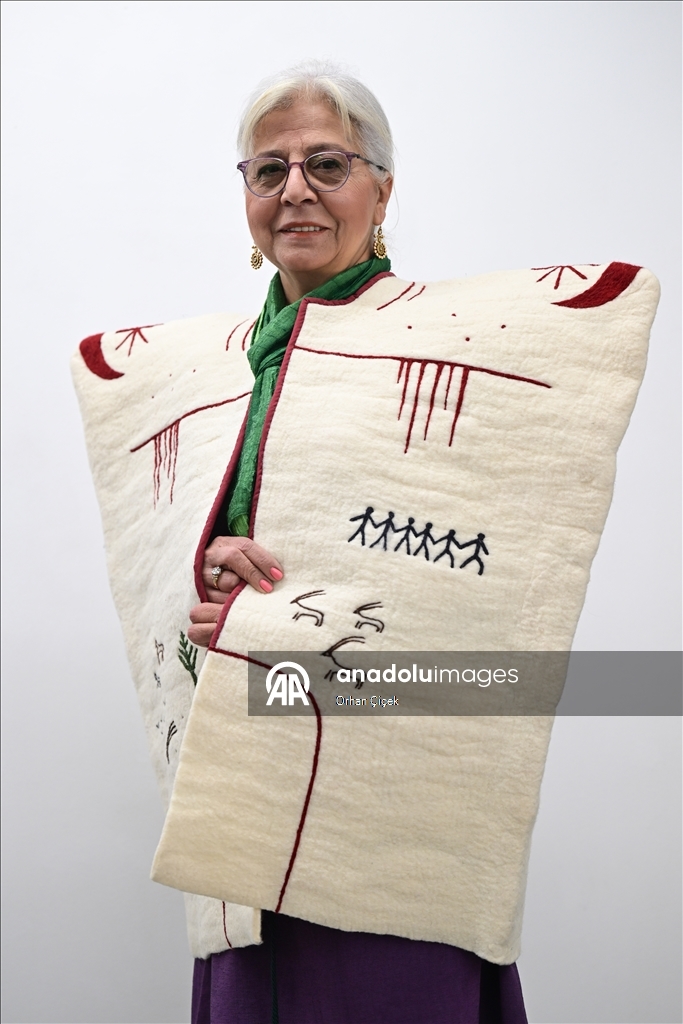 لإحياء تراث حضاري.. فنانة تركية تحاكي بالنسيج رسوما قديمة