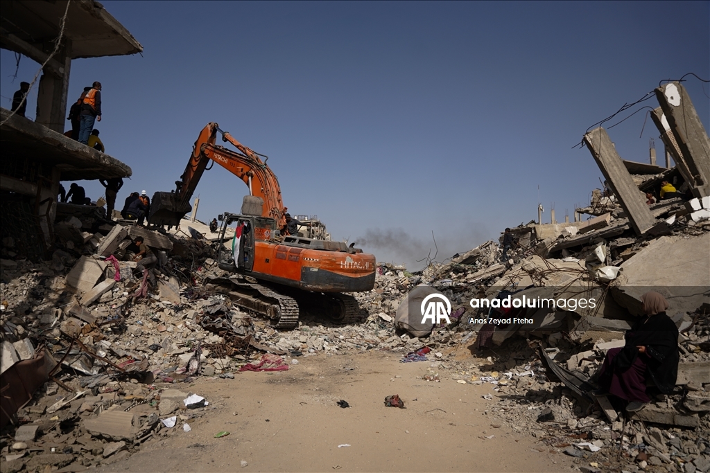 Gazze’nin kuzeyinde enkaz altındaki Filistinlilerin cenazelerine ulaşıldı