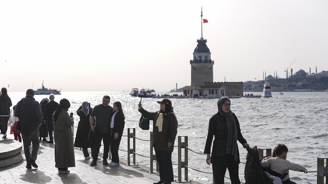 İstanbul'da hava sıcaklığı 23 dereceyi gördü