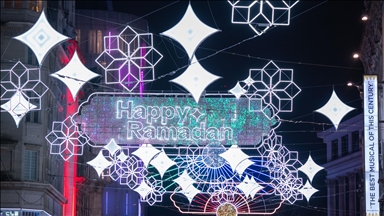 Londra'nın ünlü Coventry Caddesi ramazan için süslendi