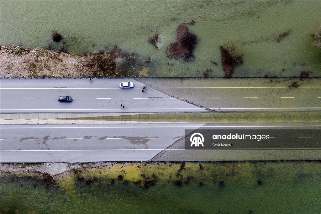 Konya-Antalya karayolu yağışın ardından görüntülendi