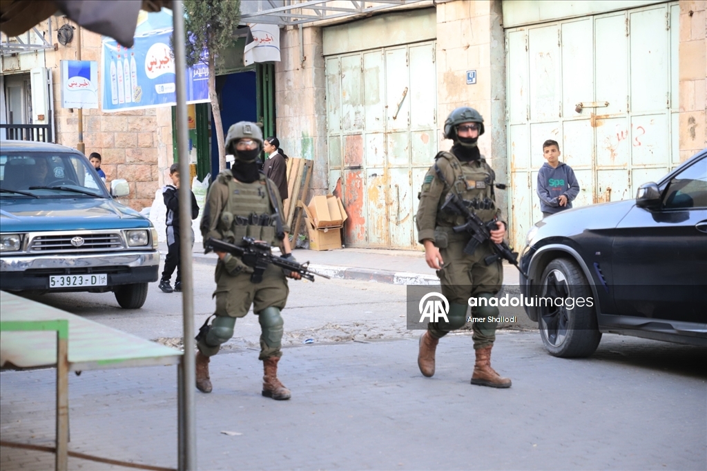 İsrail güçleri Batı Şeria'nın El Halil kentine baskın düzenledi