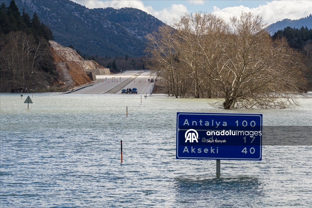 Konya-Antalya karayolu yağışın ardından görüntülendi
