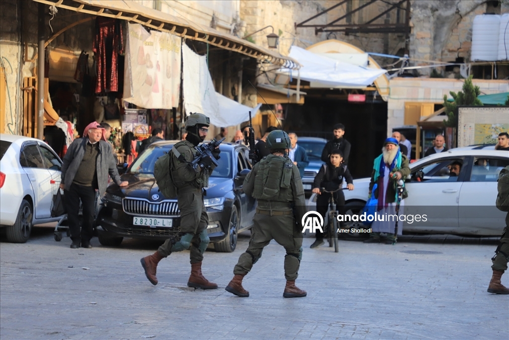 İsrail güçleri Batı Şeria'nın El Halil kentine baskın düzenledi