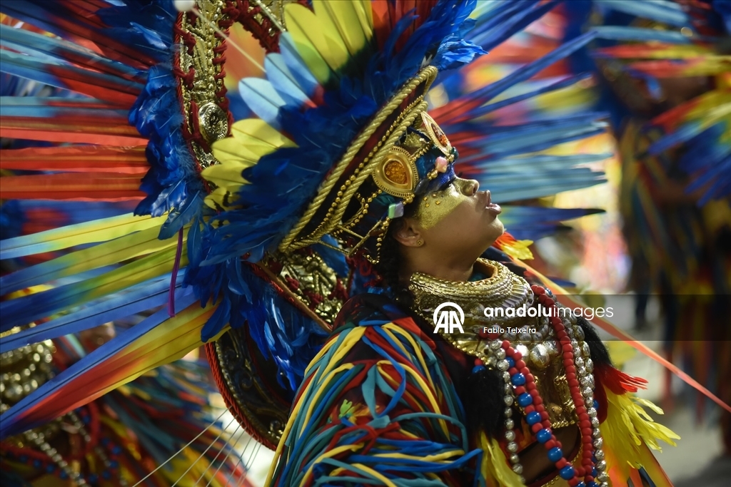 Brezilya’da Rio Karnavalı samba geçitleriyle başladı