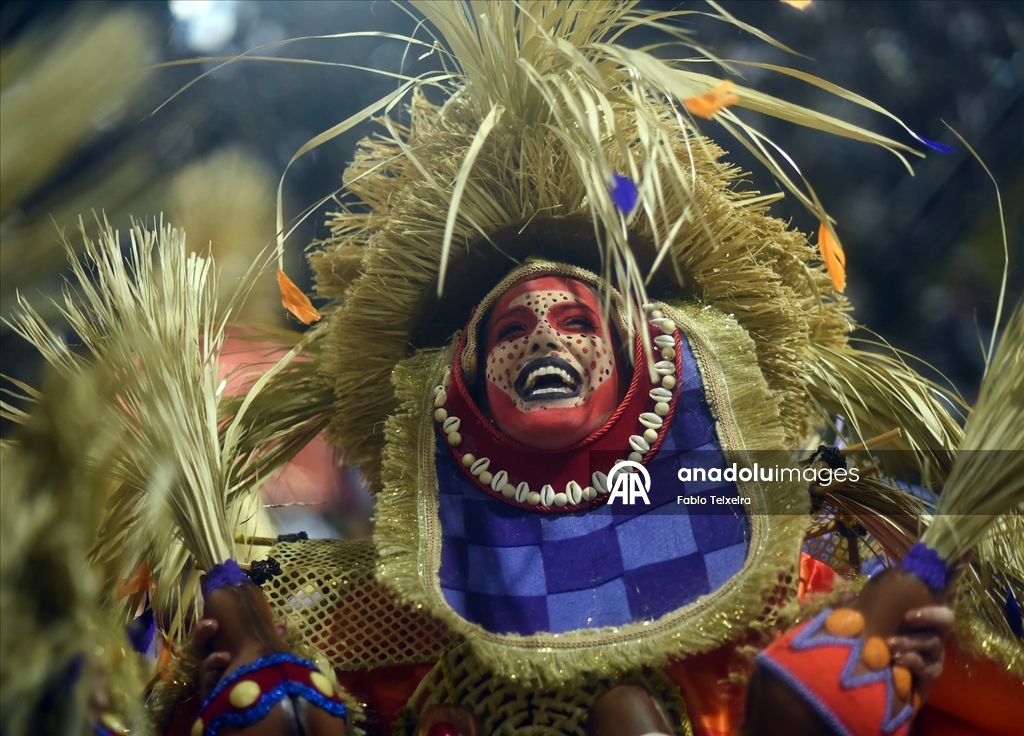 Brezilya’da Rio Karnavalı samba geçitleriyle başladı