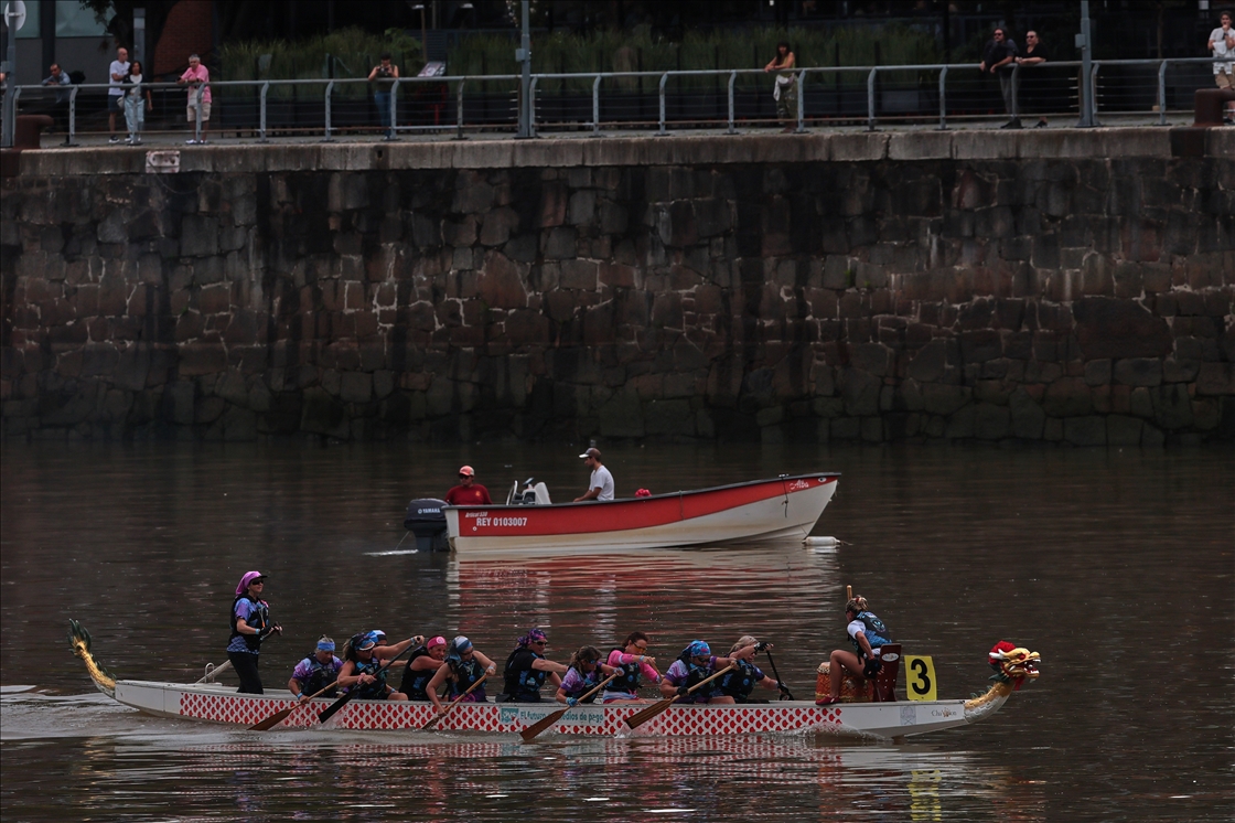 В Буэнос-Айресе прошли гонки на драконьих лодках