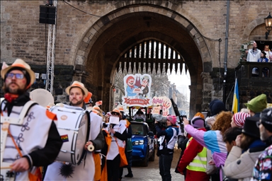 В Германии прошел крупный карнавальный парад «Пятый сезон»