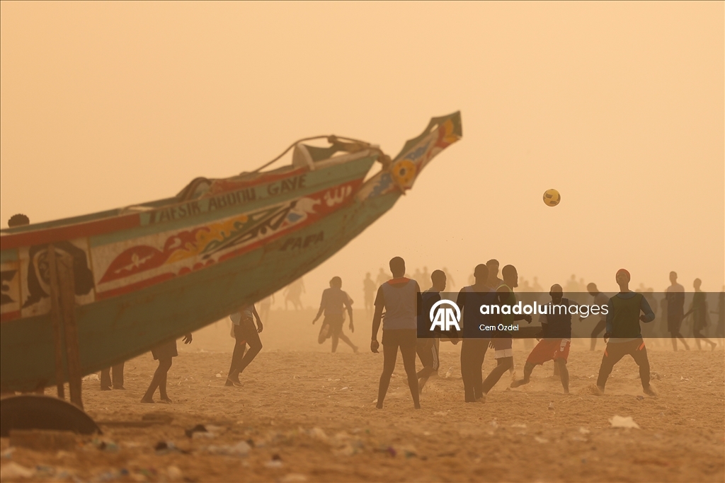 Сенегал накрыло облаком пыли