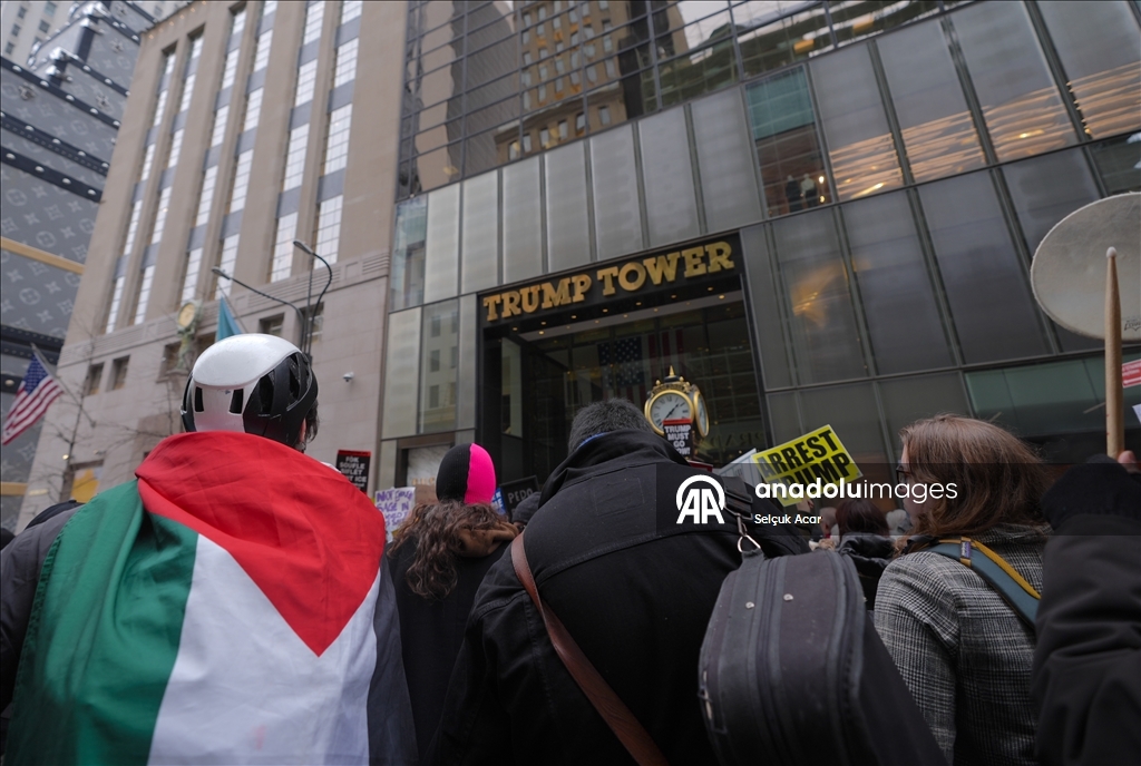 Протест у Trump Tower в Нью-Йорке