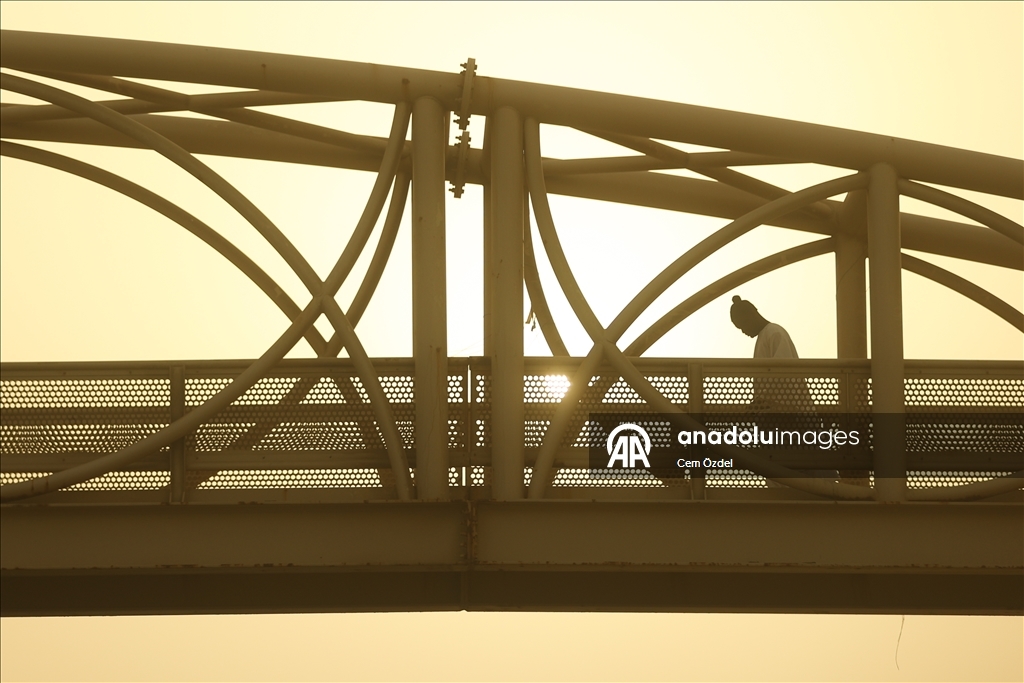 Сенегал накрыло облаком пыли