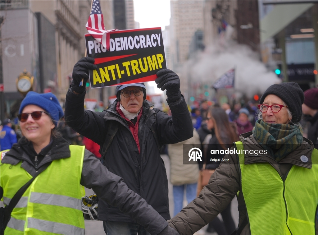 Протест у Trump Tower в Нью-Йорке