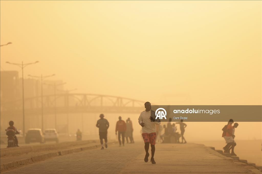 Сенегал накрыло облаком пыли