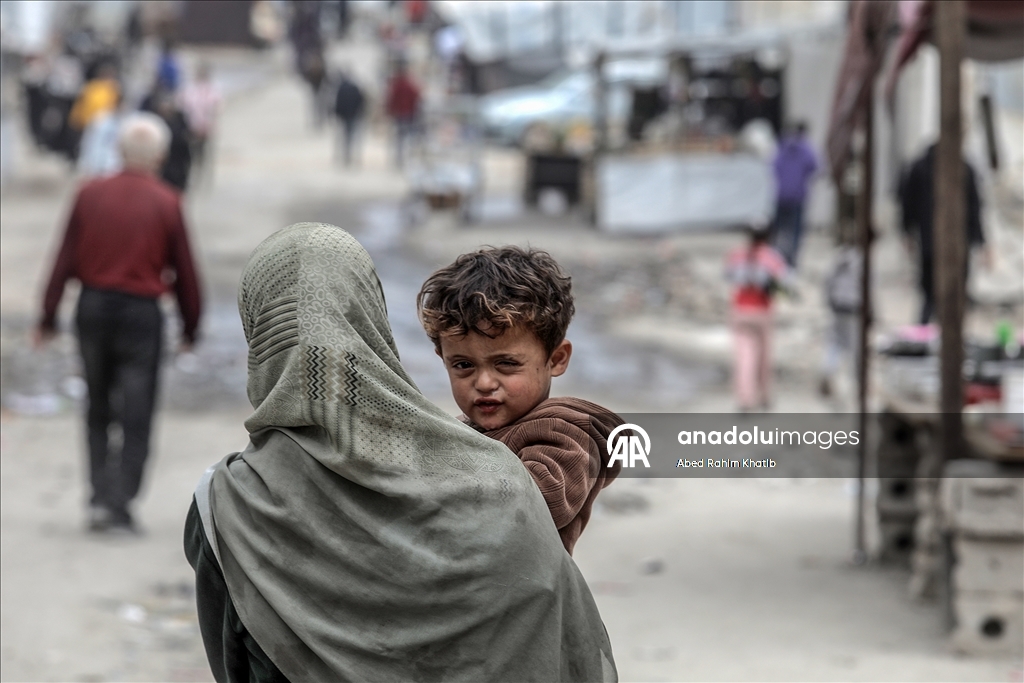 Han Yunus’ta çöp ve kanalizasyon krizi, yerinden edilen Filistinlilerin yaşamını tehdit ediyor