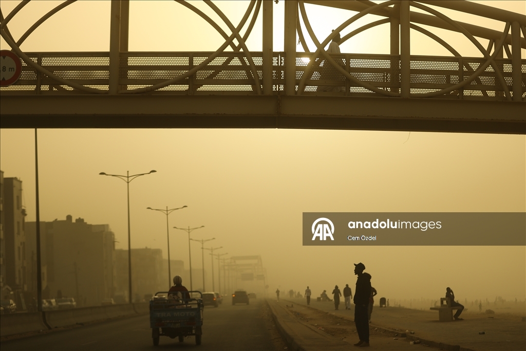 Сенегал накрыло облаком пыли