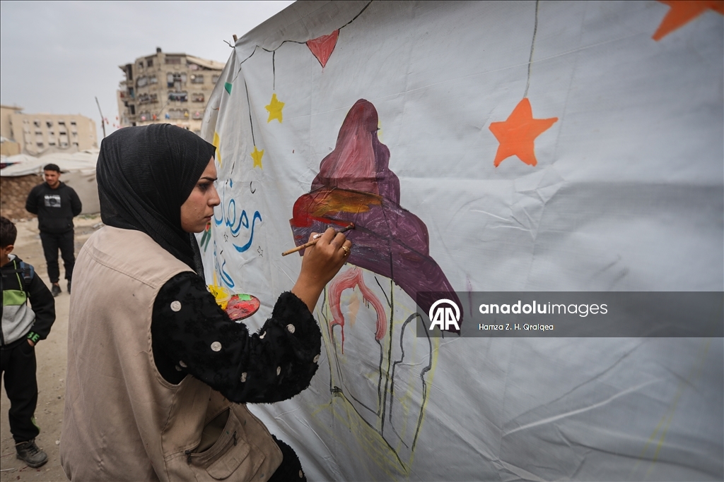 غزة.. مبادرة لتزيين الخيام وصناعة فوانيس بأيدي الأطفال استعدادًا لرمضان
