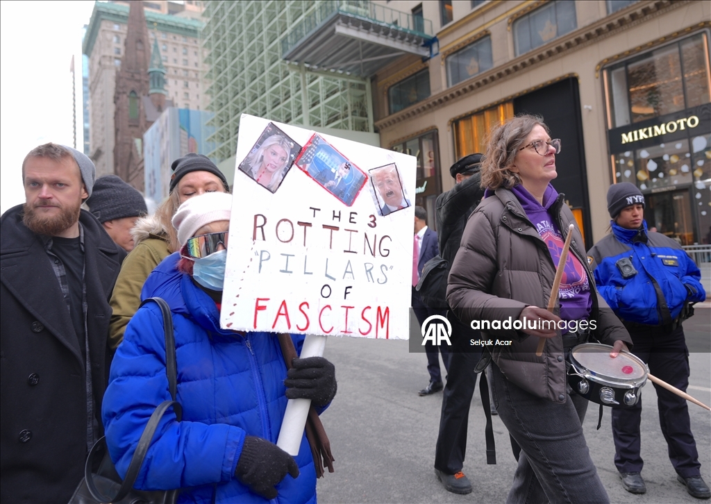 Протест у Trump Tower в Нью-Йорке