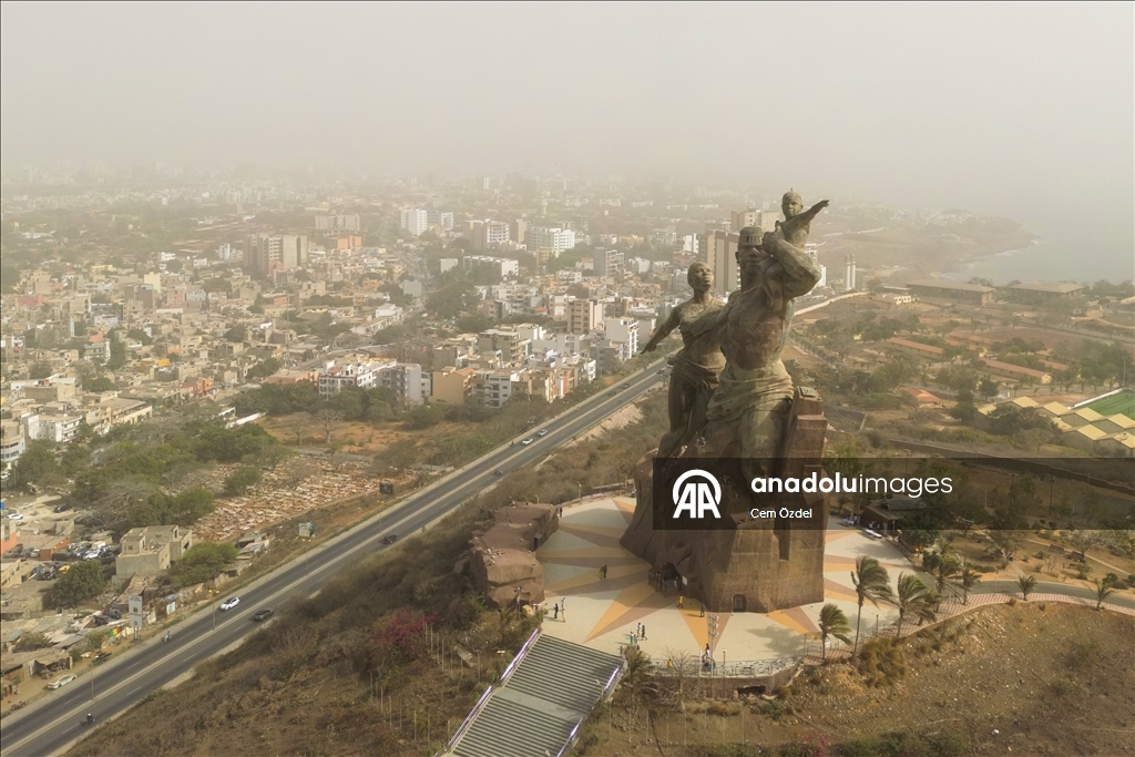 Сенегал накрыло облаком пыли