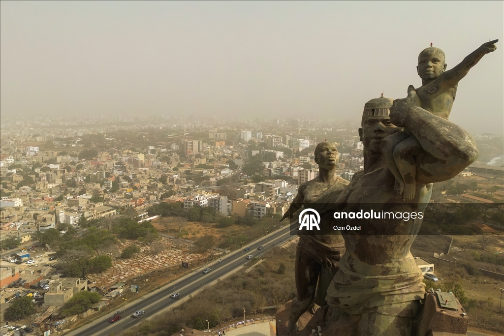 Сенегал накрыло облаком пыли